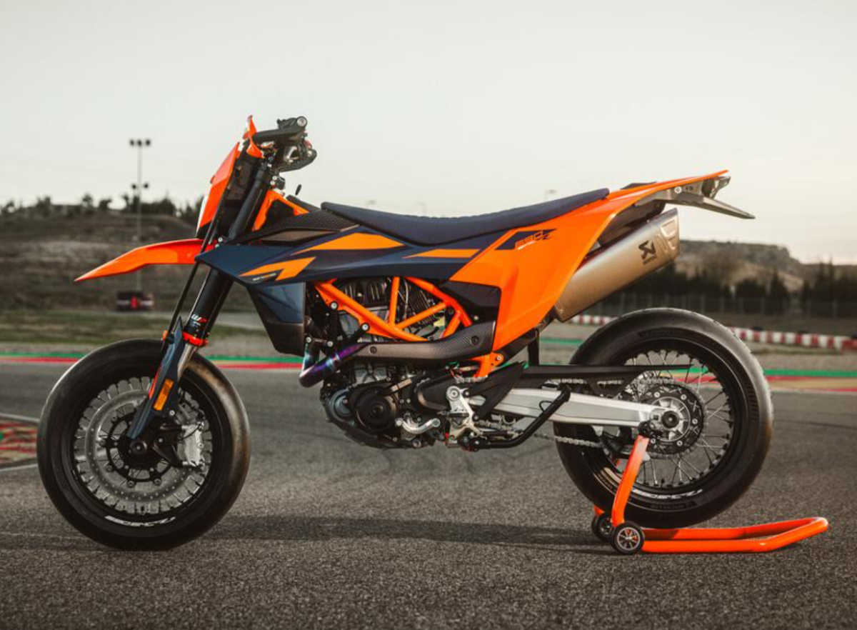 ד.ל.ב מוטוספורט משיקה בישראל את KTM 690 Enduro R ו־690 SMC-R החדשים – מנוע הסינגל החזק בעולם, טכנולוגיה מתקדמת ונשמה קרבית